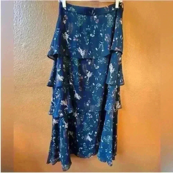 Maeve- Anthropologie Botanical Tiered Maxi Skirt
Small EUC! - Picture 6 of 9